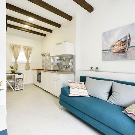 Apartmani Eladora ビオグラード・ナ・モル エクステリア 写真