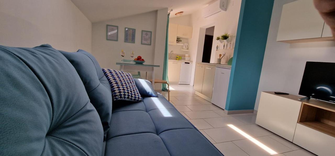 Apartmani Eladora ビオグラード・ナ・モル エクステリア 写真