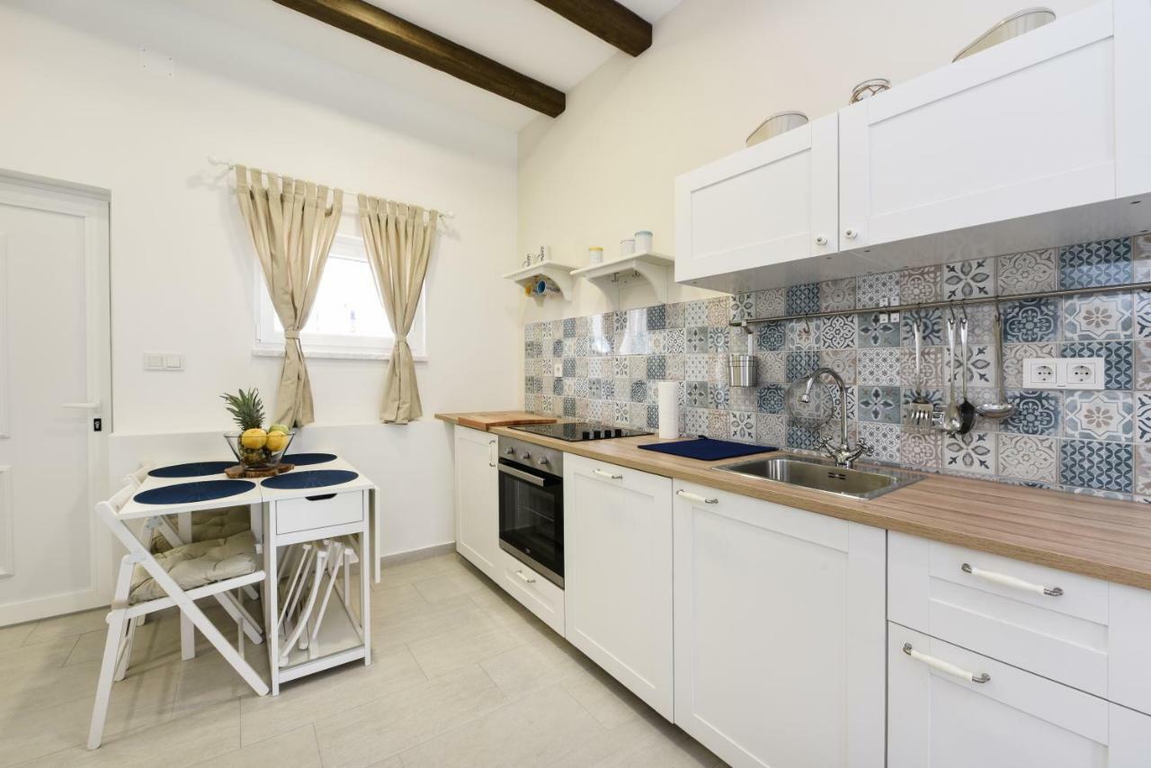 Apartmani Eladora ビオグラード・ナ・モル エクステリア 写真