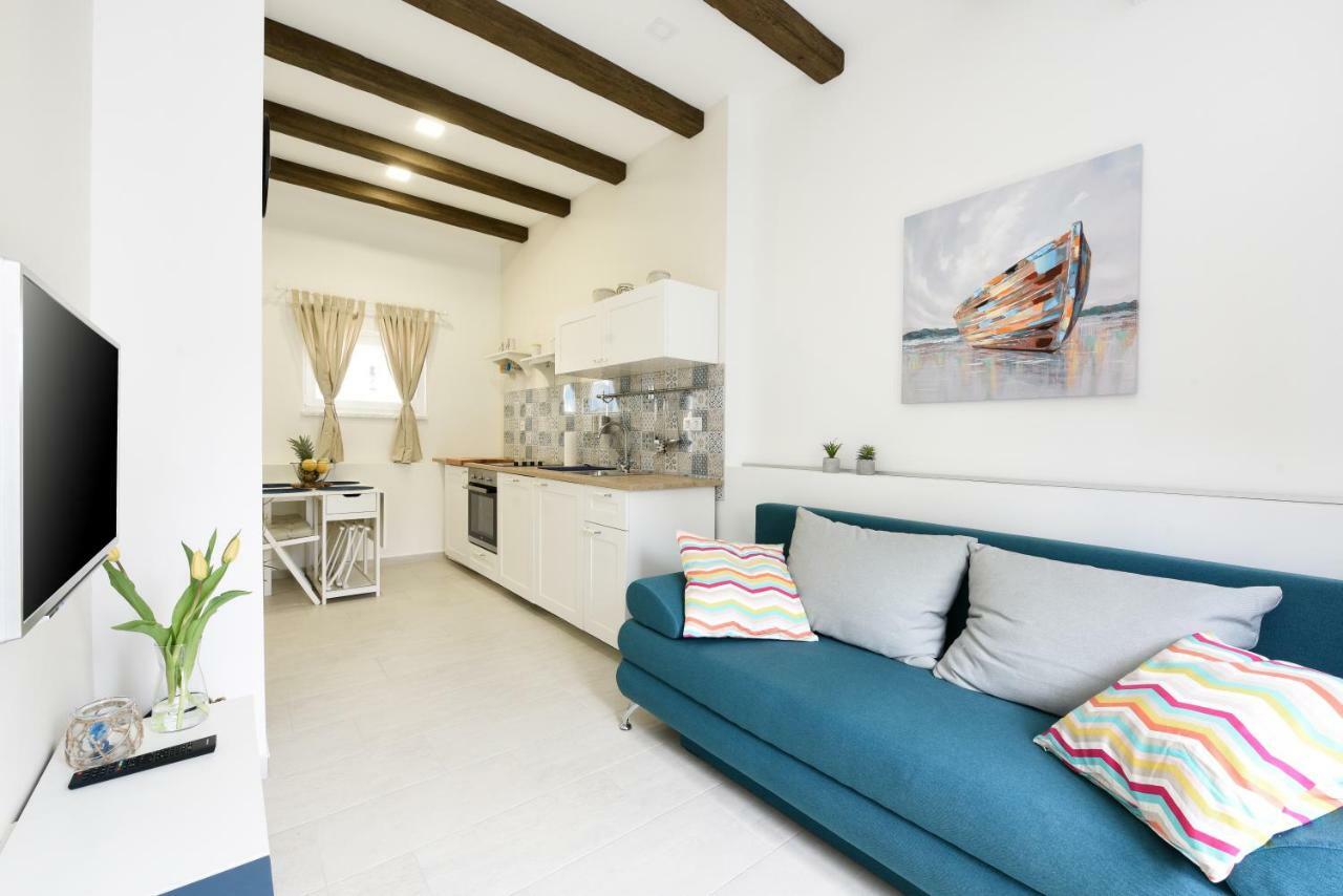 Apartmani Eladora ビオグラード・ナ・モル エクステリア 写真